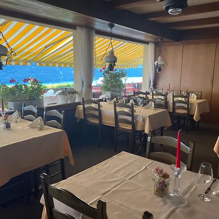 Bellevue Baeren & Restaurant Szálloda Krattigen