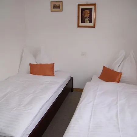 Bellevue Baeren & Restaurant 3* كراتيغين