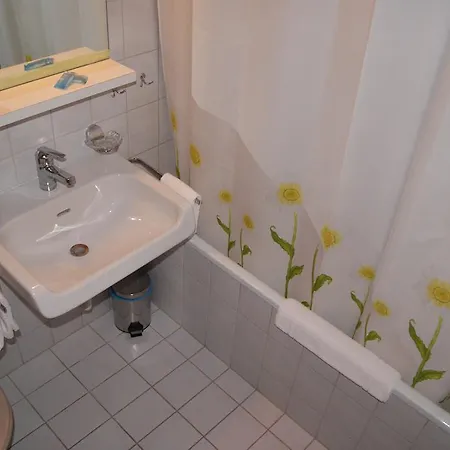 Bellevue Baeren & Restaurant 3* كراتيغين